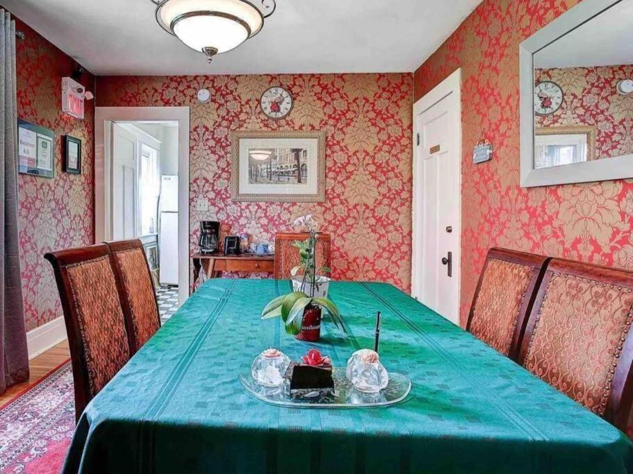 Adorable 2-Bedroom Unit With Jacuzzi Beside Falls Niagara-Fälle Exterior foto