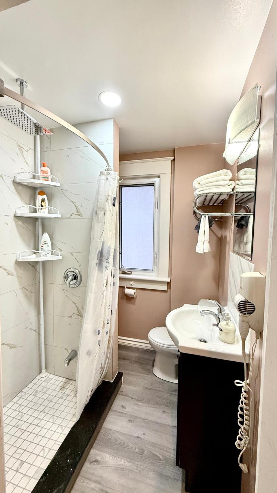 Adorable 2-Bedroom Unit With Jacuzzi Beside Falls Niagara-Fälle Exterior foto